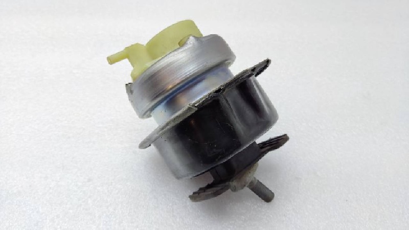 Опора двигателя левая BMW 22116853103