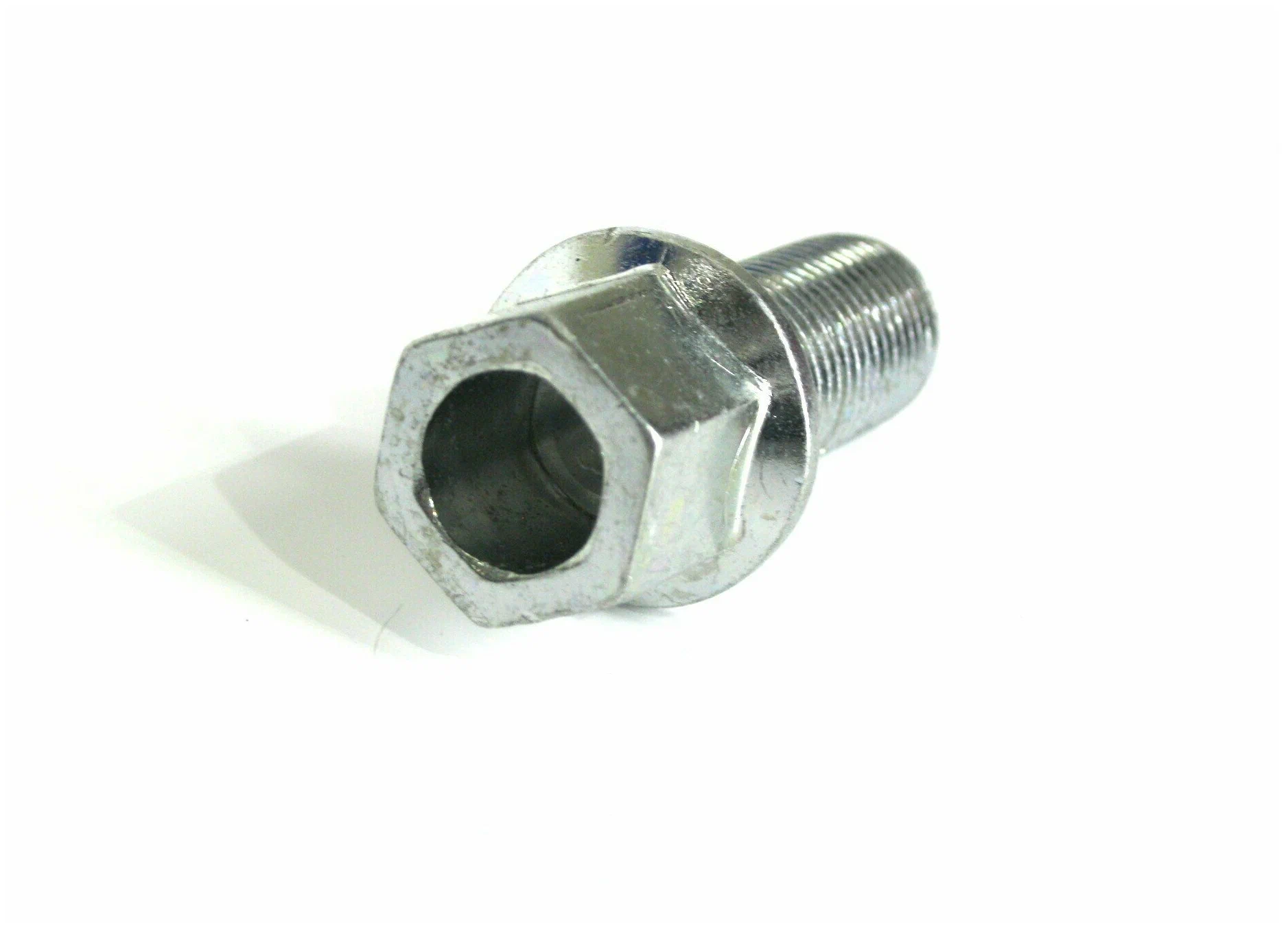 Болт крепления колеса VAG WHT002437